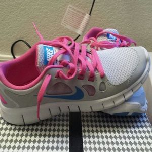 Nike free runs NWOT