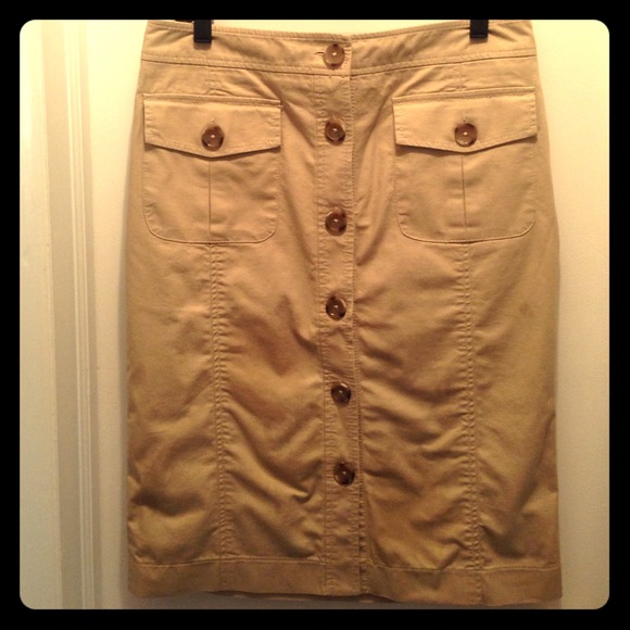 Khaki Banana Republic pencil skirt