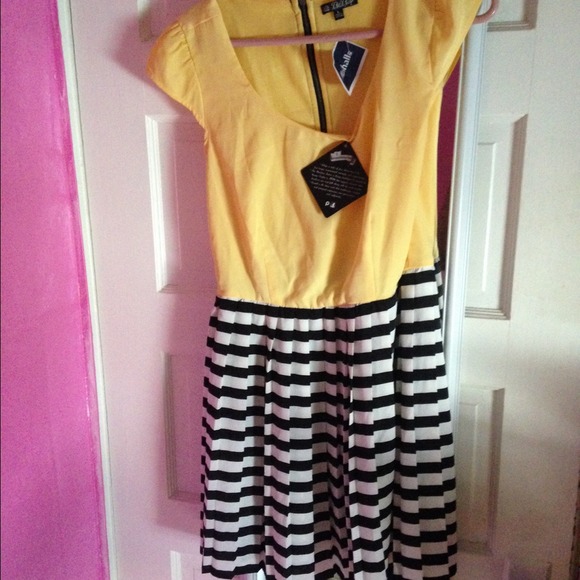 Yellow black & white dress