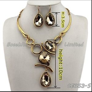 🎊🎊Party Statement Jewelry Set🎊🎊 NWOT