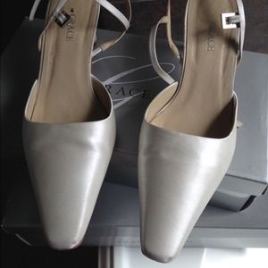 Wedding shoes-off white