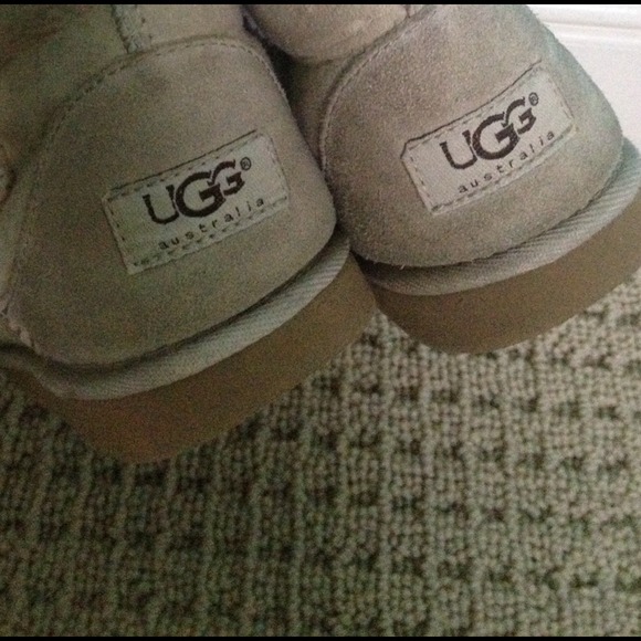 9/10 condition authentic tan uggs