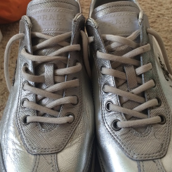 Lightly used Prada sneakers size 8.5 - Picture 2 of 3