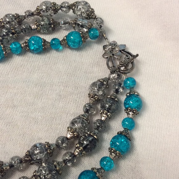 Turquoise and gray bead necklace - Picture 2 of 3