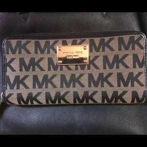 Michael kors wallet
