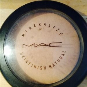 Mac medium mineralized natural and blush scarlet