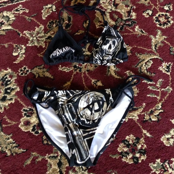 🌟bundle🌟Sons black bikini plus Movies and iron.