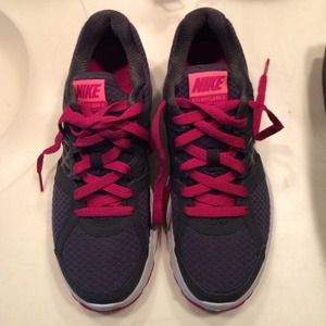Brand New Nike Relentless 2 size 7.5