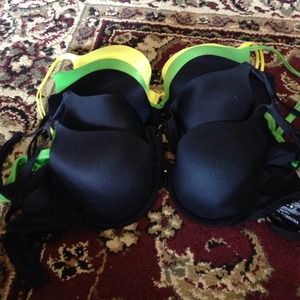 3 black 1 yellow 1 green 34c VS bras