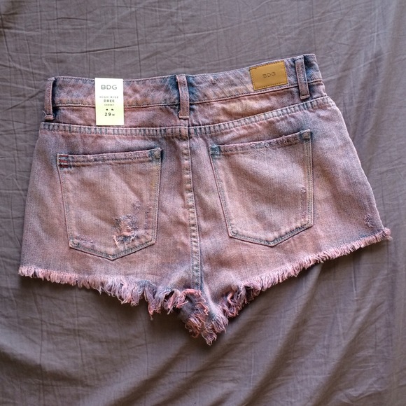 SOLD.. High waisted shorts - Picture 2 of 3