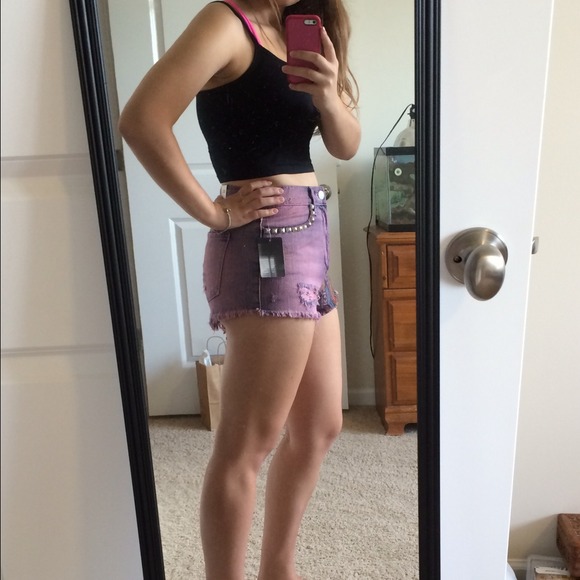 SOLD.. High waisted shorts - Picture 3 of 3
