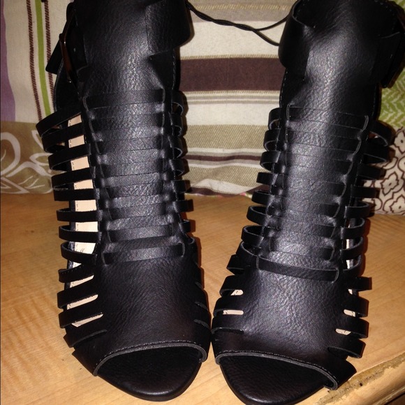 Forever 21 Sandals - Picture 3 of 3