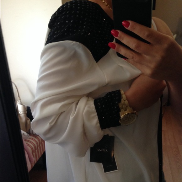 For tracie 🎉Host pick 7/14 🎉Gorgeous top - Picture 2 of 4