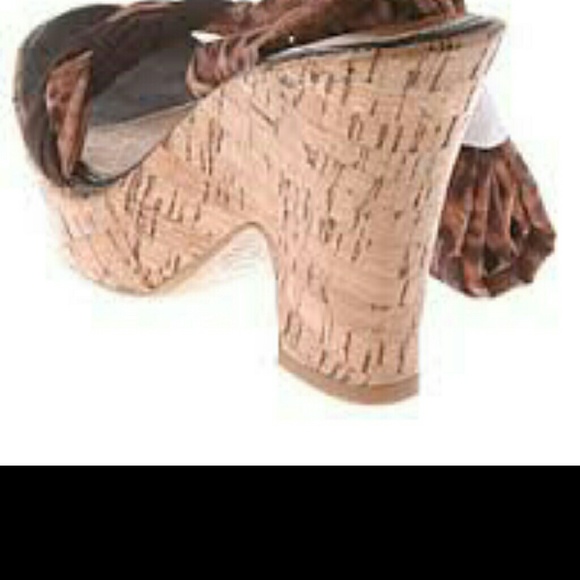 DONATED ๐HP๐Fun and sassy Mia shoes - Picture 2 of 4