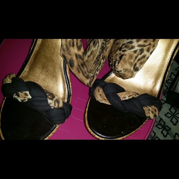 DONATED ๐HP๐Fun and sassy Mia shoes - Picture 3 of 4