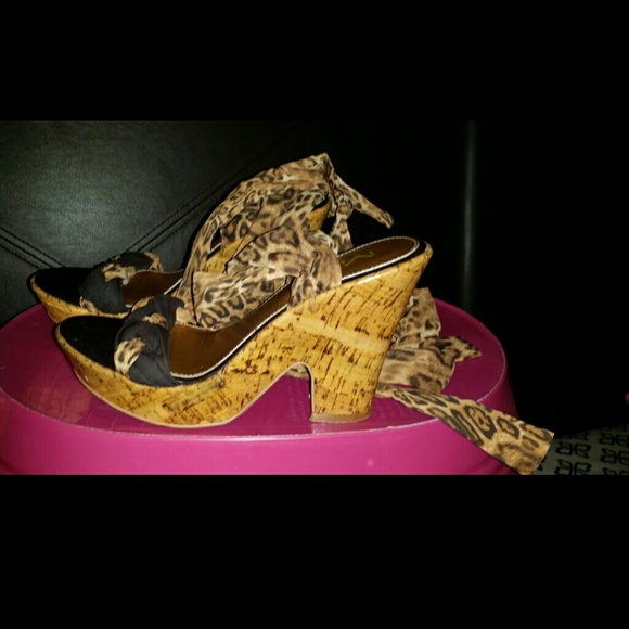 DONATED ๐HP๐Fun and sassy Mia shoes - Picture 4 of 4