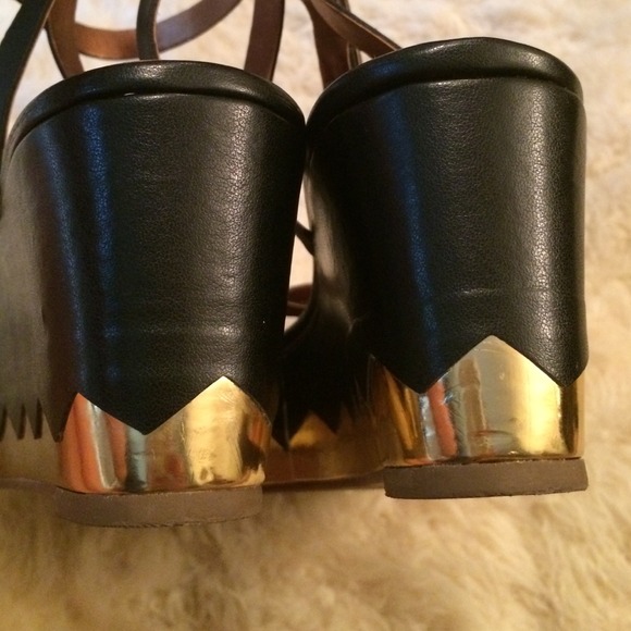 Additional photos for Cynthia Vincent Platforms - Picture 3 of 4