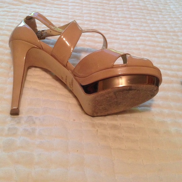 π₯HP 10/30π₯Jimmy Choo Patent Leather Sandal - Picture 3 of 4