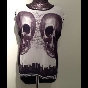 Skull print tshirt.