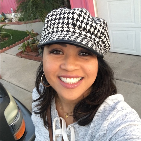 Welcome to my closet, Poshmark Ambassador/Stylist - Picture 6 of 16