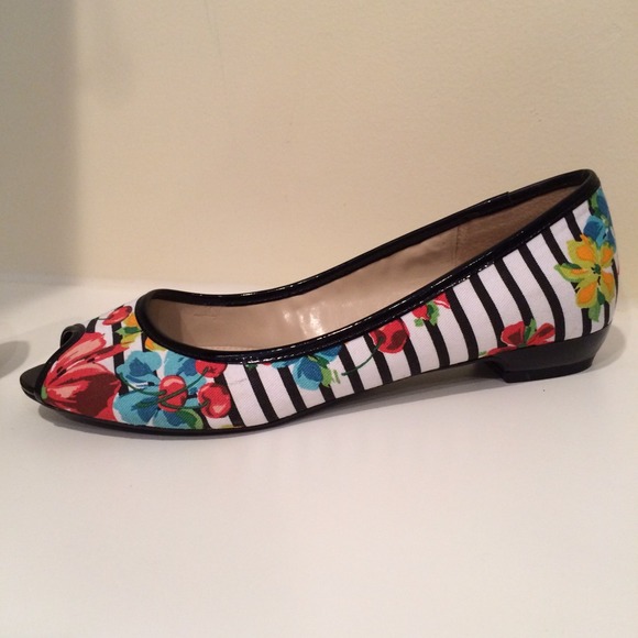 Nine West Peep Toe Flats - Picture 4 of 4