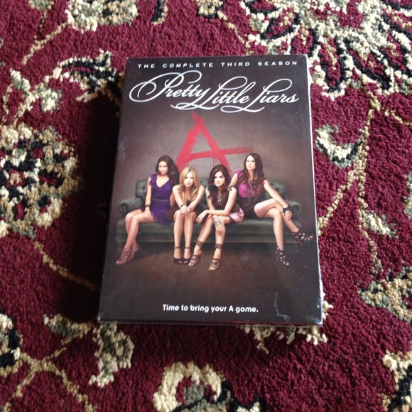 Unopened 3rd season of Pretty little liars