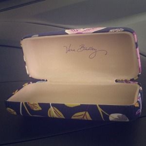 NEW Vera Bradley sunglass case & microfiber cloth