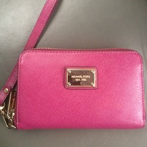 Authentic Michael Kors wallet/wristlet 💕