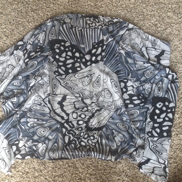 π£π black white and blue off shoulder blouseππ - Picture 2 of 3