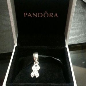 Pandora brest cancer ribbon