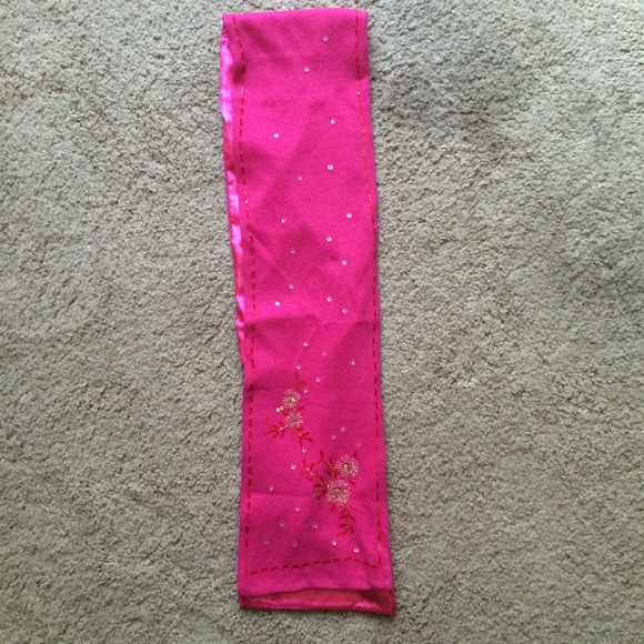 SOLD IN BUNDLE! 📚SALE!📚 Embroidered Pink Scarf - Picture 2 of 4