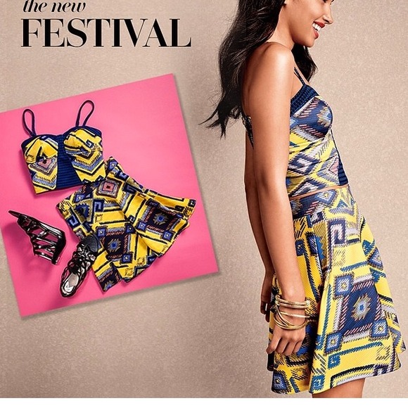 🚫SOLD🚫Xhilaration Sleeveless Printed Crop Top - Picture 3 of 4