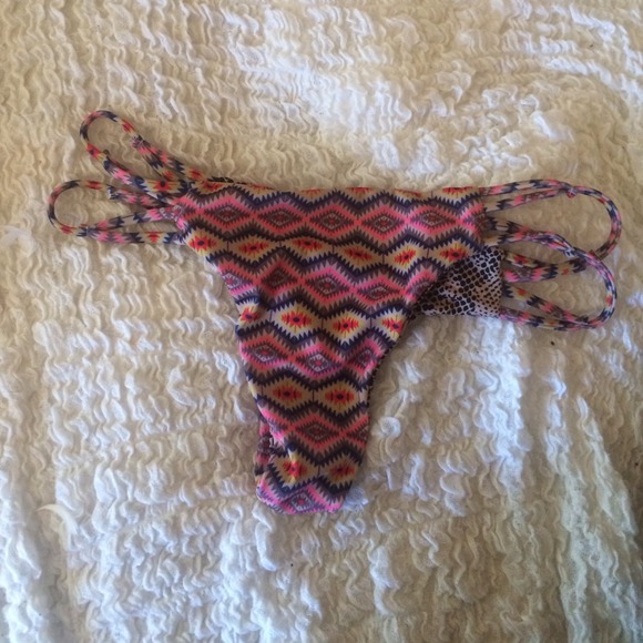 Acacia Maui bottoms in Navajo