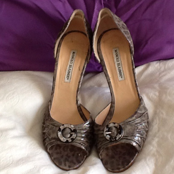 Manolo blahnik silver leopard d'Orsay pump