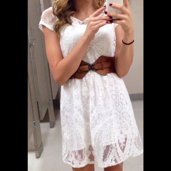 White lace dress! - Picture 2 of 2