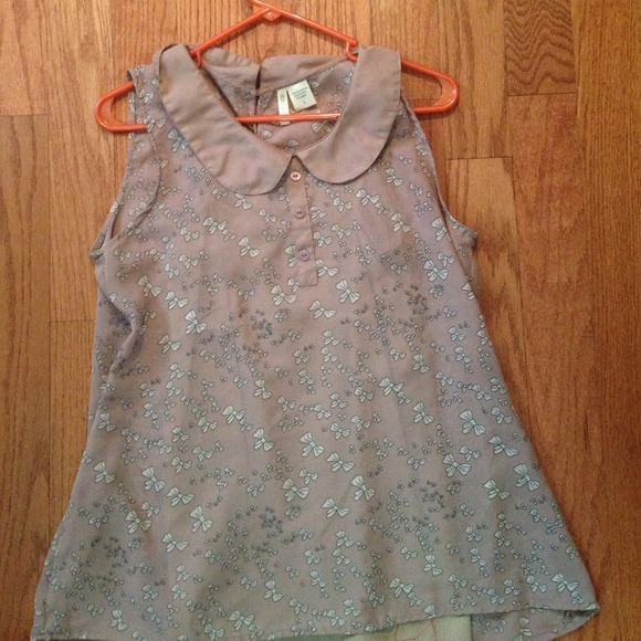 sleeveless shirt