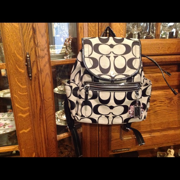 💥AUTHENTIC BLACK/GREY SIGNATURE COACH BACKPACK.💥