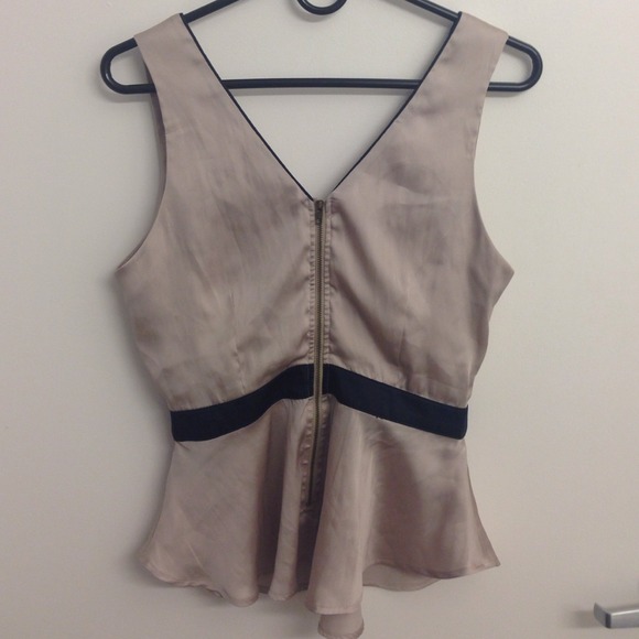 Silk Pendulum top. - Picture 3 of 4