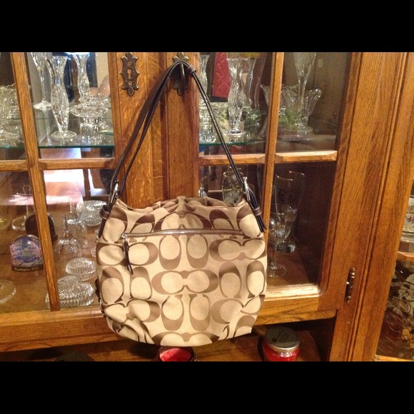❤️AUTHENTIC BROWN SIGNATURE COACH HANDBAG❤️ - Picture 2 of 2