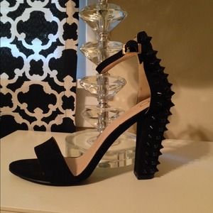 Black Stud Heels👠