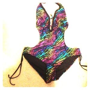 👙Cute Cut out One piece bathing suit👙