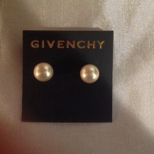 Pearl stud earrings