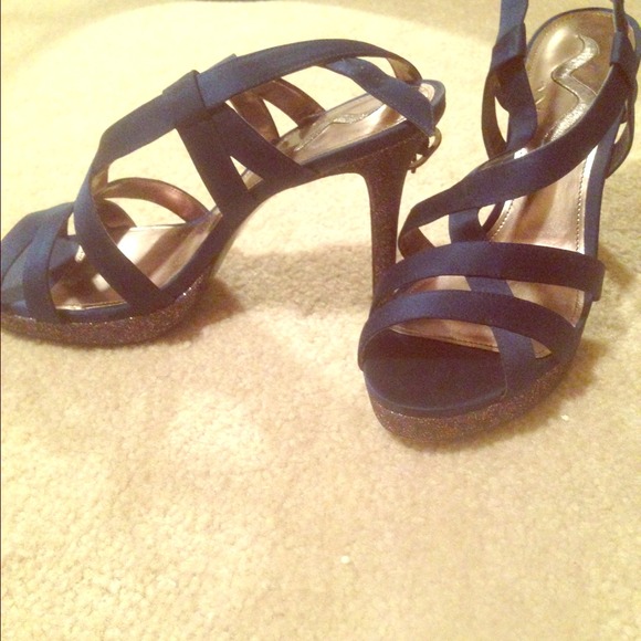 nina Shoes - Navy blue heels! So cute!!!