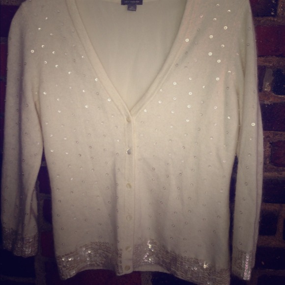 Cream soft wool cardigan with sequin on sale today