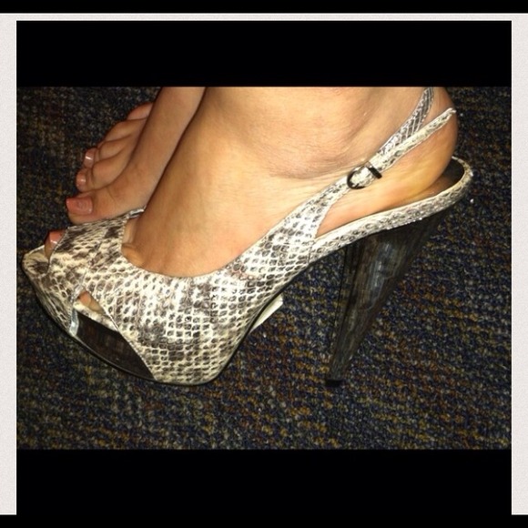 Bundle 💥super sexy snake skin heels💥 in hold