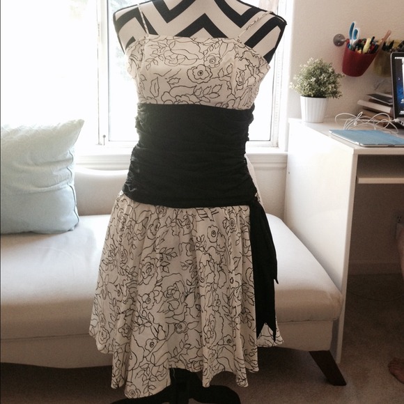 Shareen Vintage Flowered dress