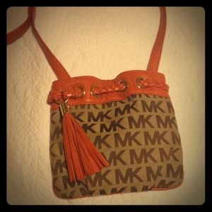 Michael kors cross body bag. In perfect condition!