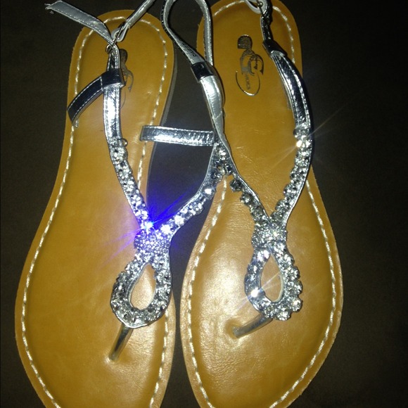 Sandals with diamond rhinestone detail