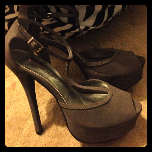 I cannot longer wear heels this high :'(