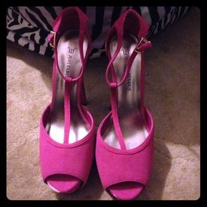 I cannot longer wear heels this high :'(